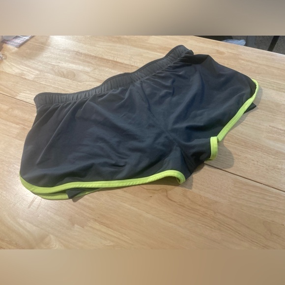 Nike Dri- fit athletic shorts in size Large.black in color w/ neon yellow - Picture 5 of 5